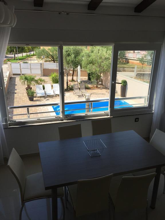 Apartments Nika & Karla ビビニェ エクステリア 写真